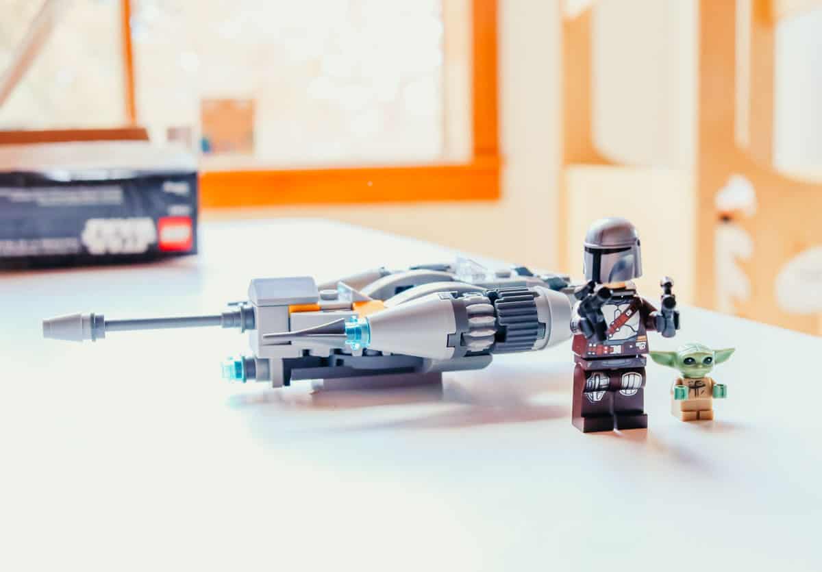 The Mandalorian and The Child lego figures next to the N-1 starfighter microfighter
