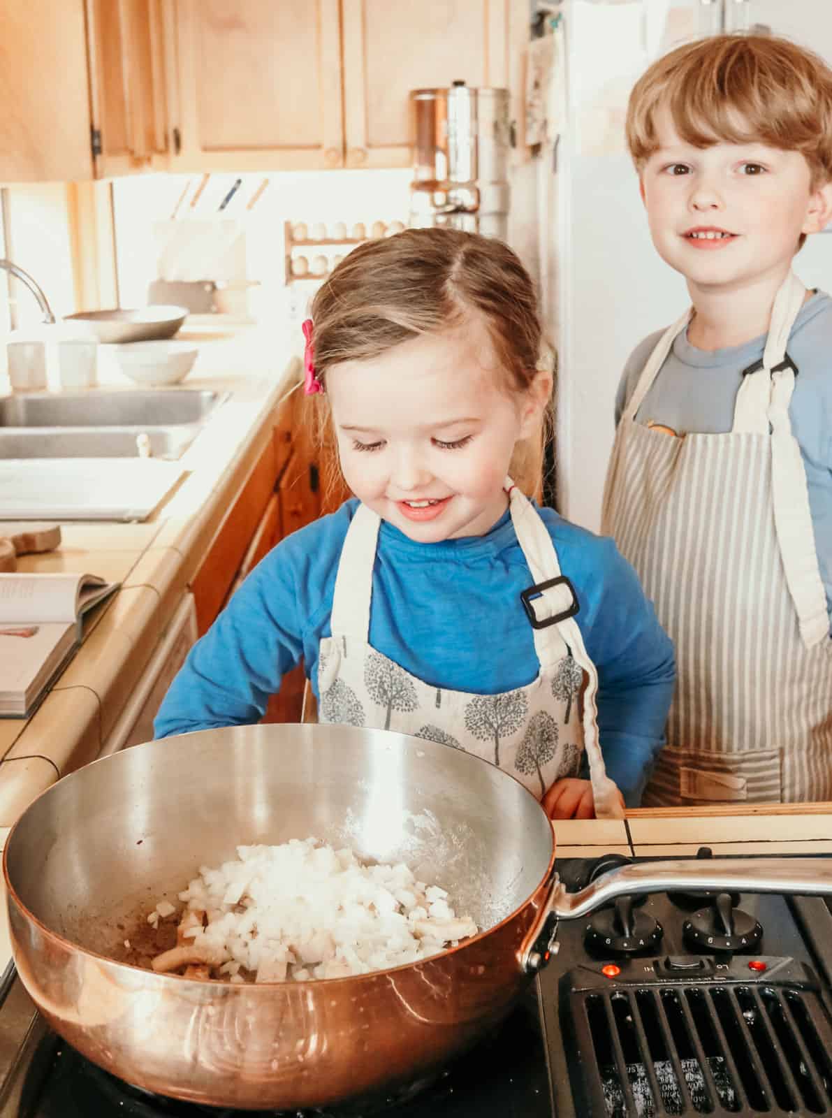 kids watching Hoppin' John ingredients cook in a Made In saucier